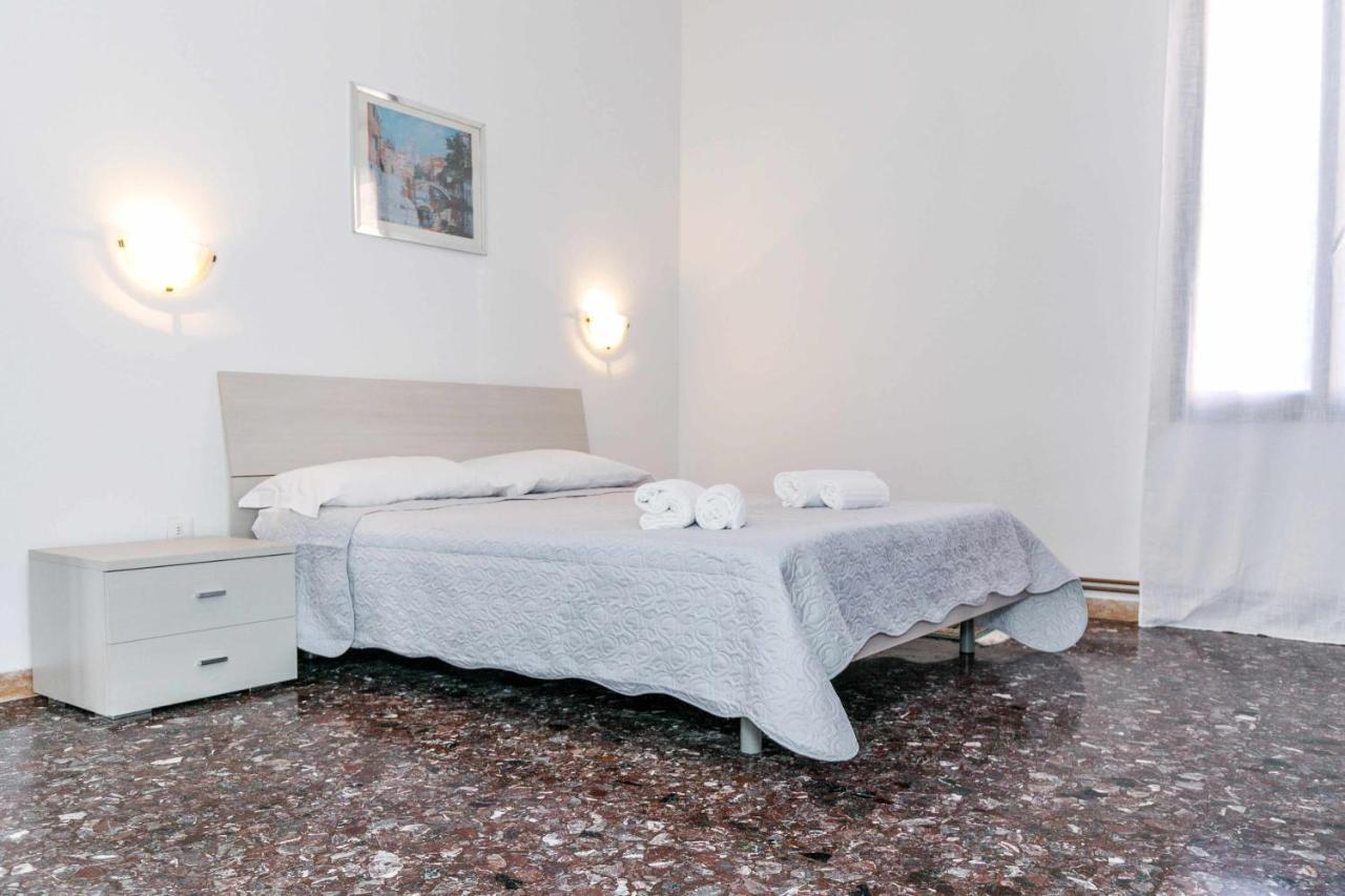 11 Venice Garden Private Garden Parking Free Apartment Marghera Bagian luar foto